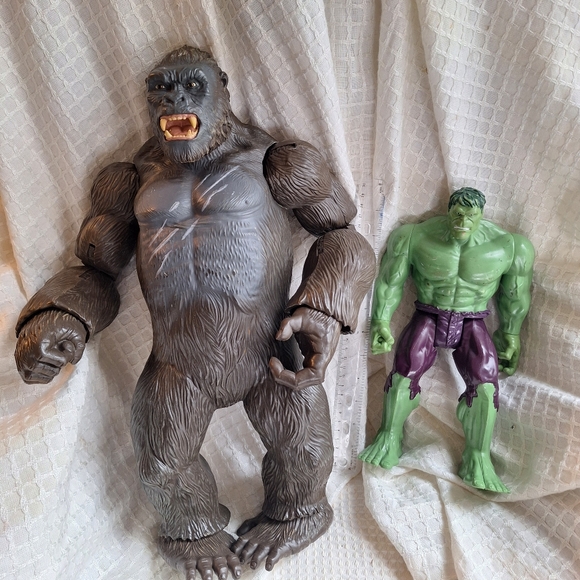 Marvel Other - 2pc Bundle 18in King Kong 11in Incredible hulk toy Figurine Boy Mancave